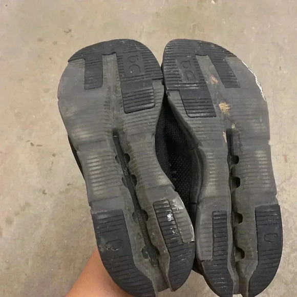 On cloud sneakers - Picture 9 of 10